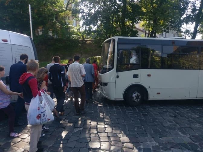 Безпритульних у Львові митимуть раз на місяць