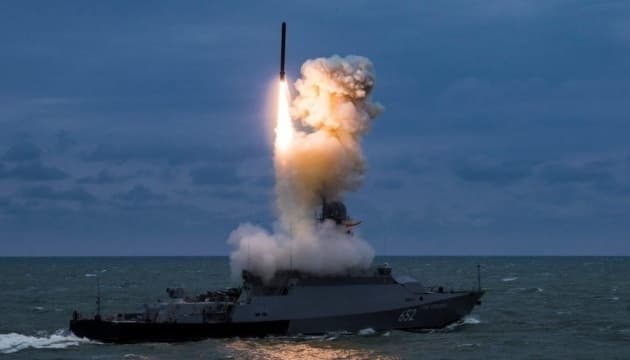 У Чорному морі росіяни тримають у бойовій готовності 16 крилатих ракет