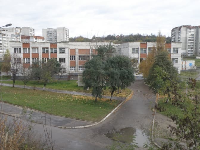 Біля школи №97 на Миколайчука облаштують громадський простір
