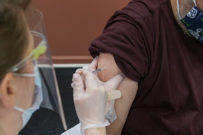 Україна не планує впроваджувати Covid-паспорти, для подорожей наразі вистачить і довідки