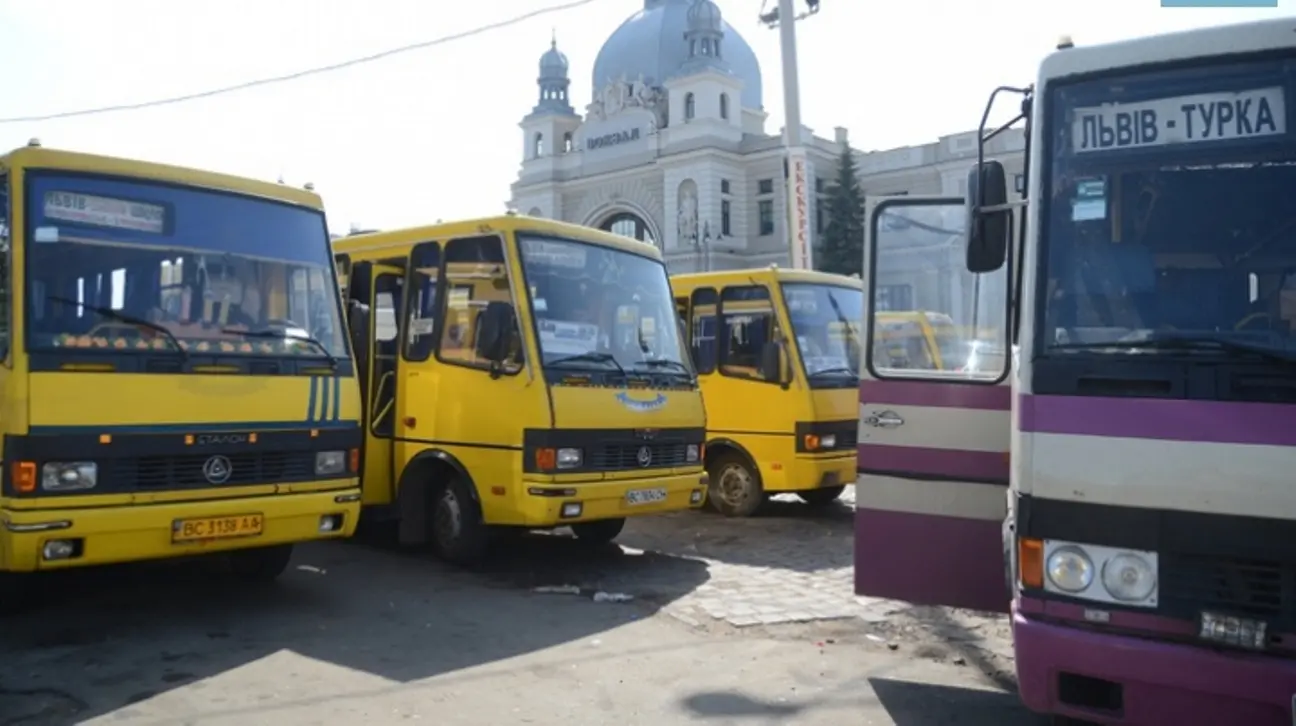 Приміські маршрутки / фото з відкритих джерел