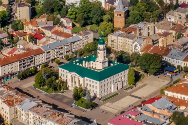 В Дрогобичі росіяни пошкодили промисловий об’єкт. Мешканців закликали не виходити на вулицю без потреби