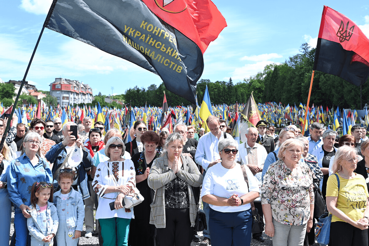 У Львові вшанували захисників у День Героїв