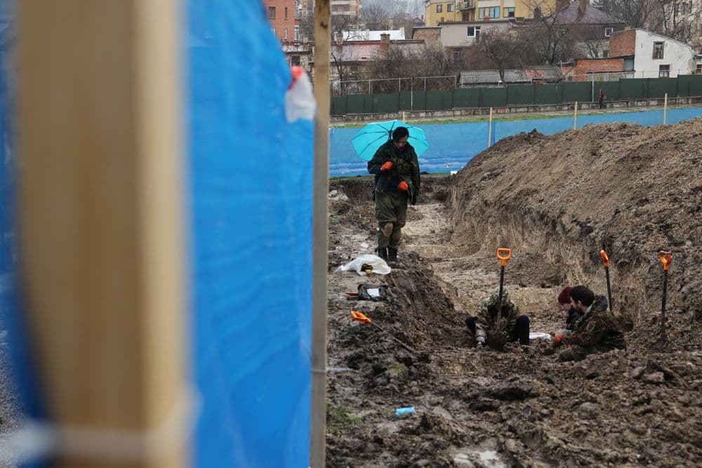 На Личаківському кладовищі почали ексгумацію давніх поховань, зокрема радянських