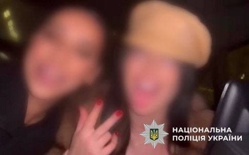 У Києві притягнули до відповідальності трьох дівчат за прослуховування російської музики в центрі столиці