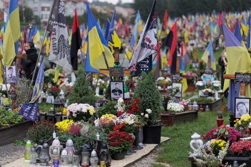 Поле почесних поховань / фото: Гарнізонний храм
