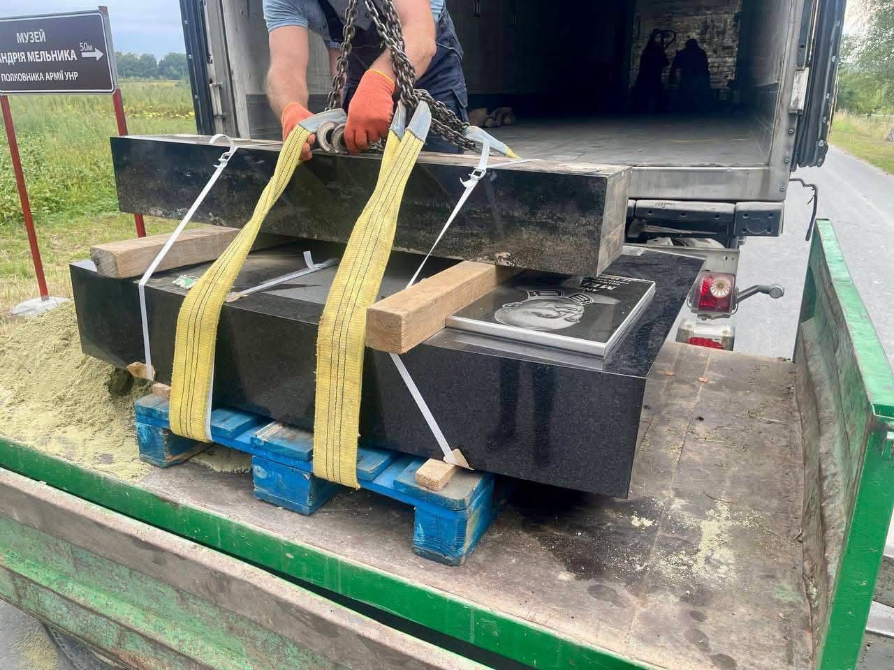 Надгробок Андрія Мельника / Фото зі сторінки Максима Козицького