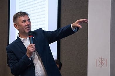 Львів'ян просять допомогти зібрати кошти на лікування науковця Ігоря Скочиляса