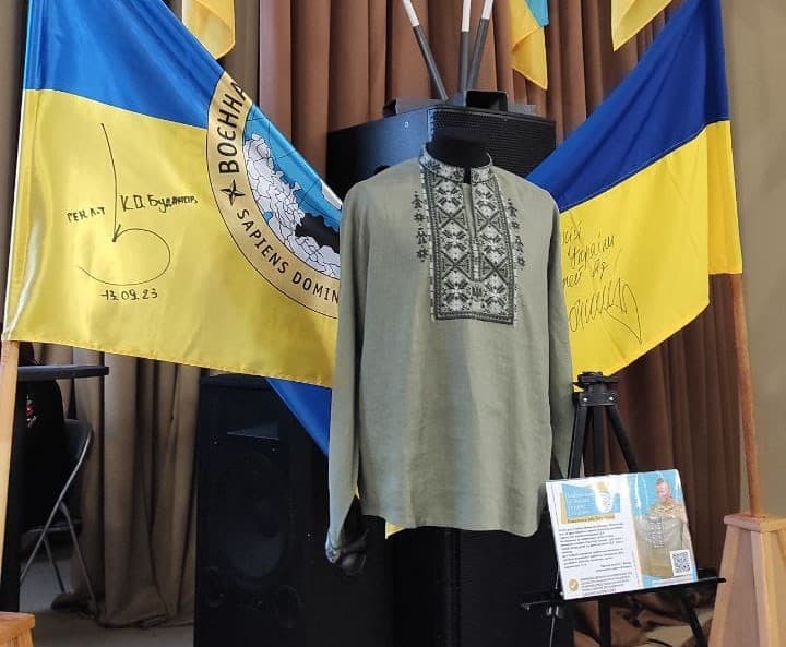 Київському музею історії України передадуть копію вишиванки Залужного