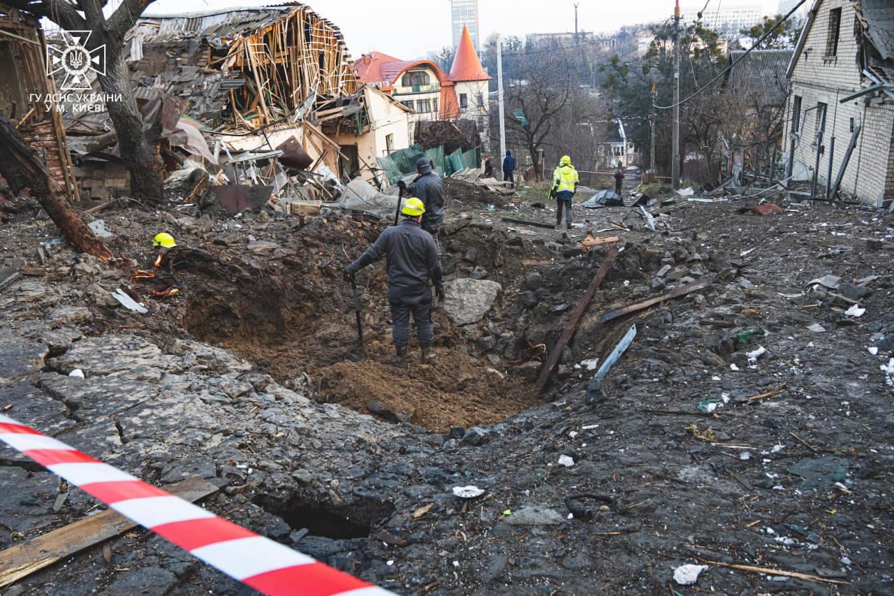 Наслідки ворожої атаки на Київ 31 грудня / Фото умовне, ДСНС України