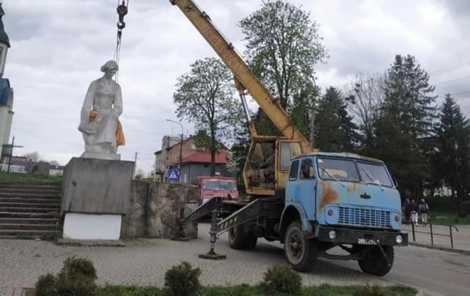 На Львівщині декомунізували ще два радянські пам'ятники