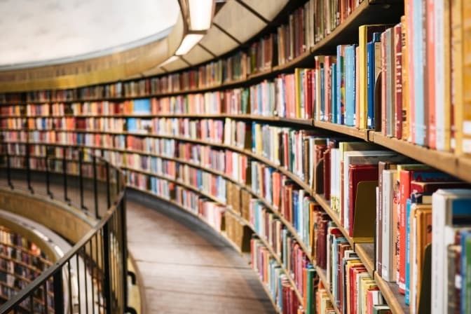Київська книгарня «Сяйво» збирає книги для військових шпиталів