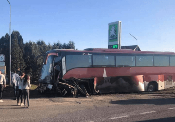 На Львівщині автобус із білоруськими туристами потрапив у аварію