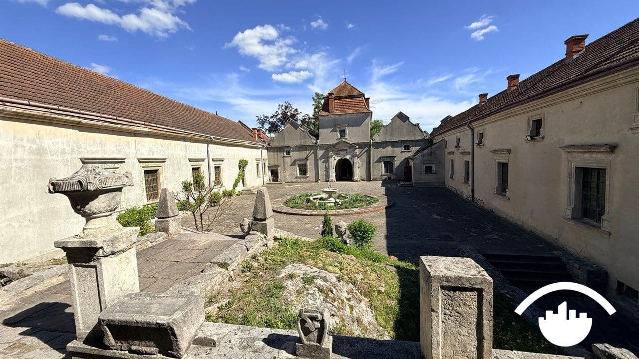 Внутрішній дворик замку