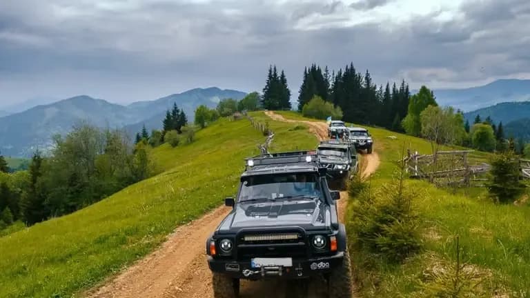 "Джипінг" у горах: як повідомити про порушників