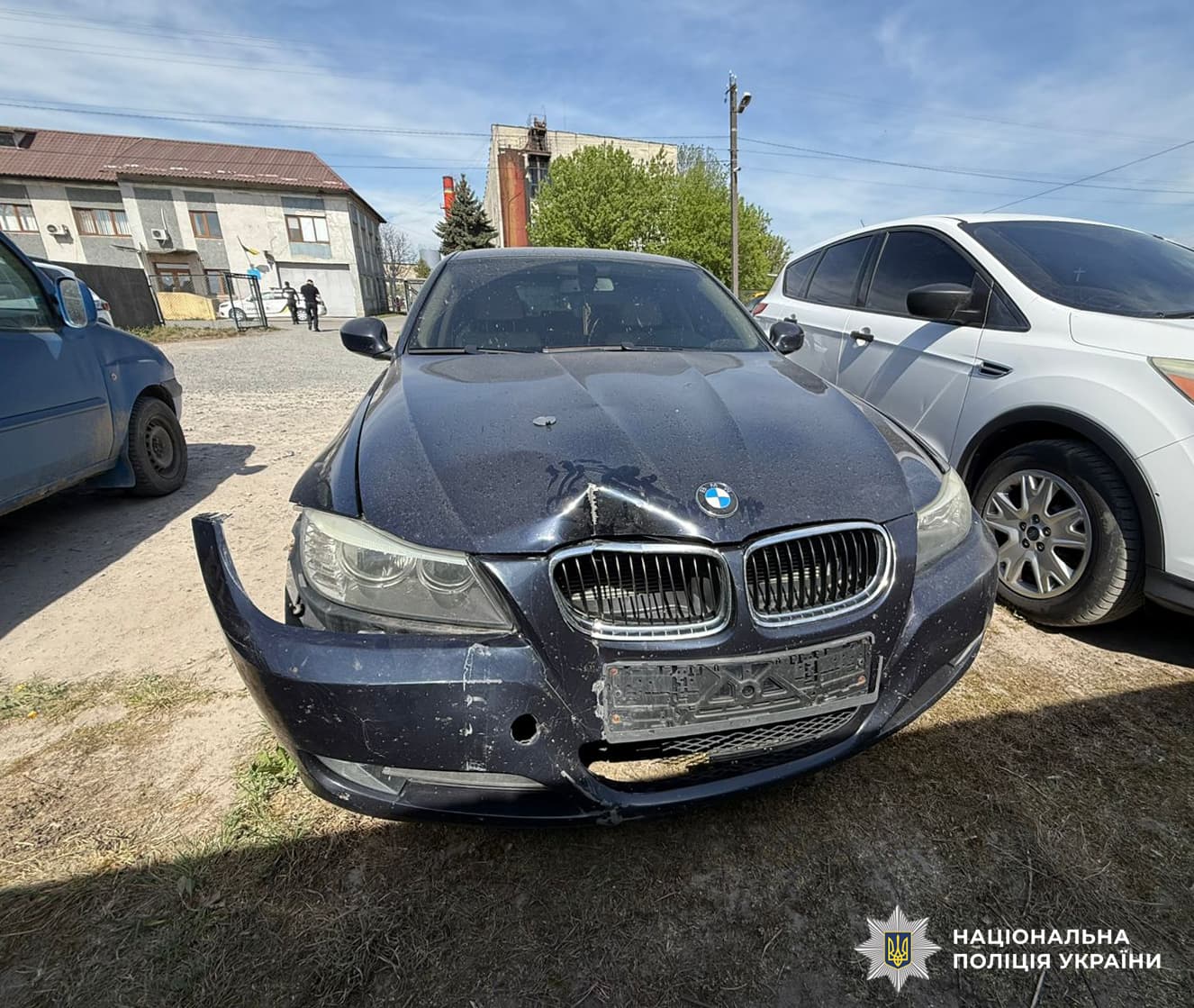 Горе-водій побив і меморіал, і свою BMW під час аварії
