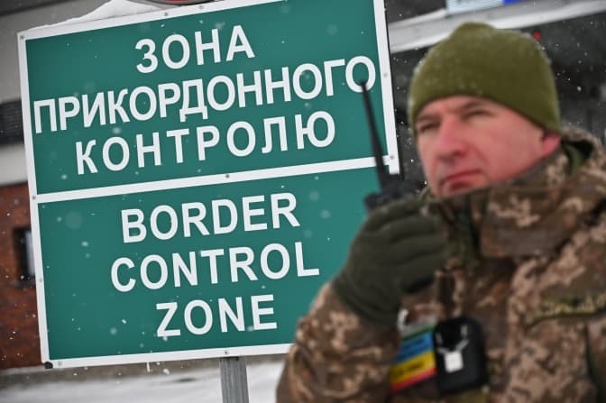 На кордоні Львівщини з Польщею не працює база даних прикордонної служби. Можливі затримки. Оновлено