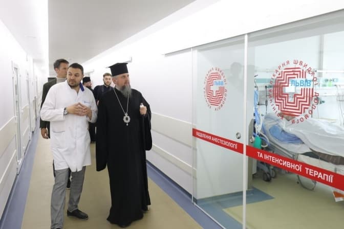 Предстоятель ПЦУ Епіфаній відвідав поранених бійців у львівській лікарні