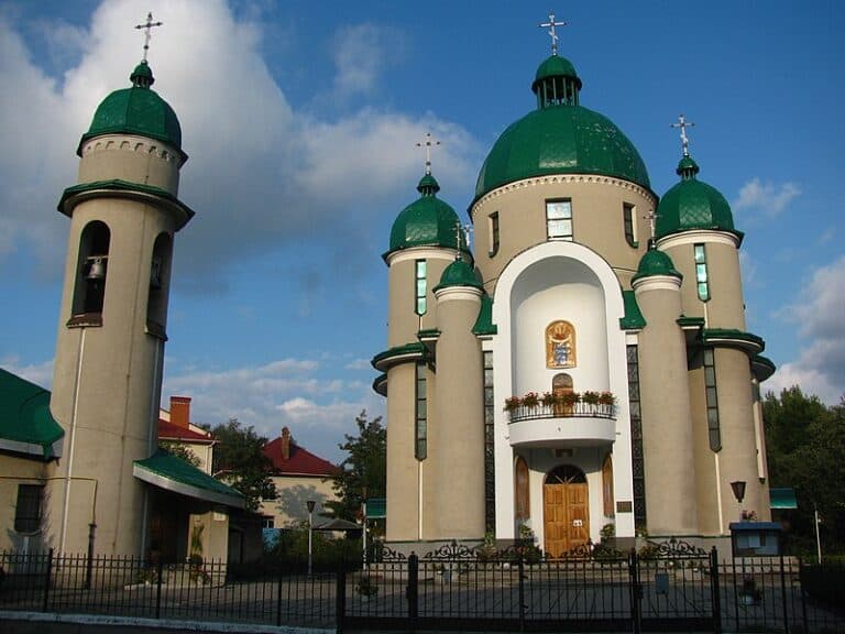 Храм Покрови Пресвятої Богородиці Львівсько-Сокальської єпархії ПЦУ (вул. Сяйво, 14)