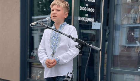 На Львівщині 8-річний хлопчик назбирав співами для ЗСУ понад 20 тисяч гривень