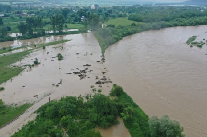 На Львівщині збільшується рівень води у річках. Де можливі підтоплення