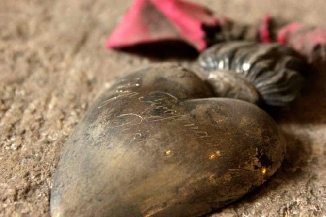Загадкові серця. В одному з храмів Львова під час реставрації знайшли давній вотив. Фотофакт