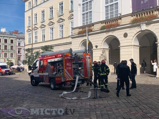 У Львові евакуювали працівників із Ратуші