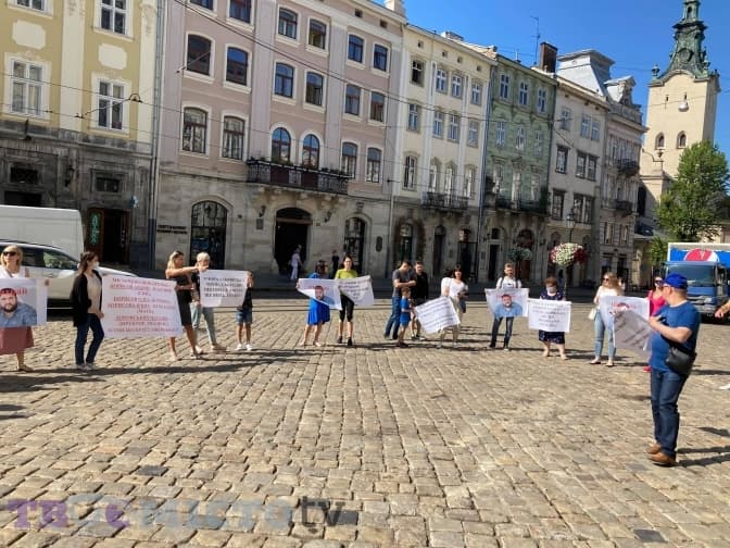 Львів'яни влаштували пікет під мерією через недобросовісного забудовника