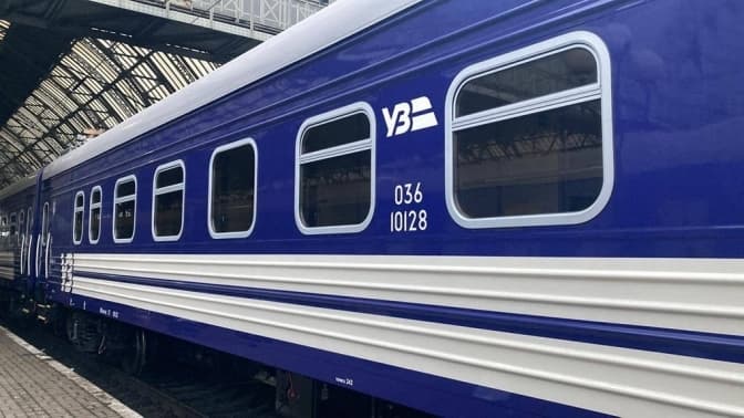 Поїзди між Львовом та Києвом затримуються через аварію на залізниці: ймовірна детонація «шахеда»