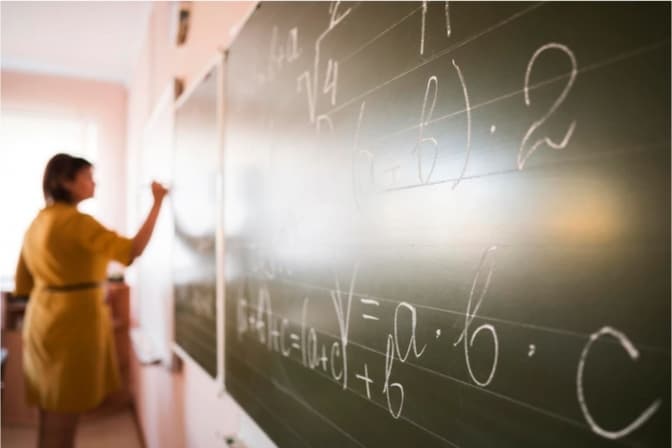 Історії вчителів, які втекли до Львова через війну, та що сталося з бізнесом росіян на Львівщині. Підсумки доби