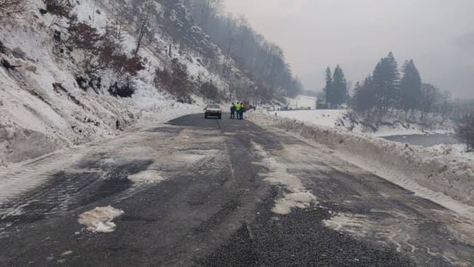 На дорогу Львів – Мукачево знову зійшли дві снігові лавини. Відео
