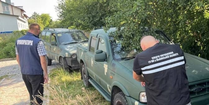 Львівські поліцейські викрили осіб, які завозили автівки під виглядом гуманітарної допомоги