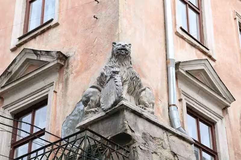 Лев з двома тулубами