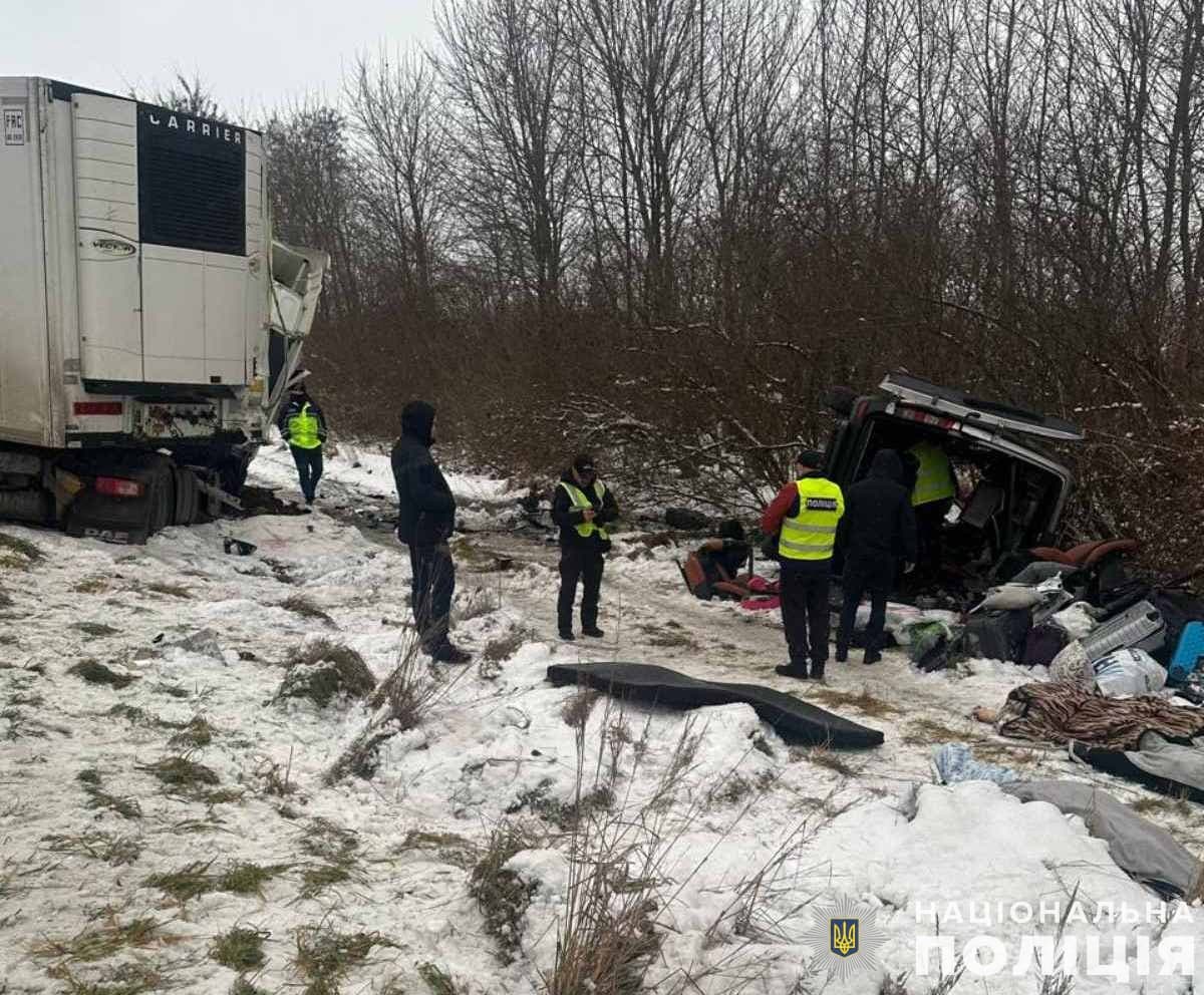 До лікарень Львова доставили постраждалих в масштабній ДТП, де загинули 7 людей. В якому вони стані