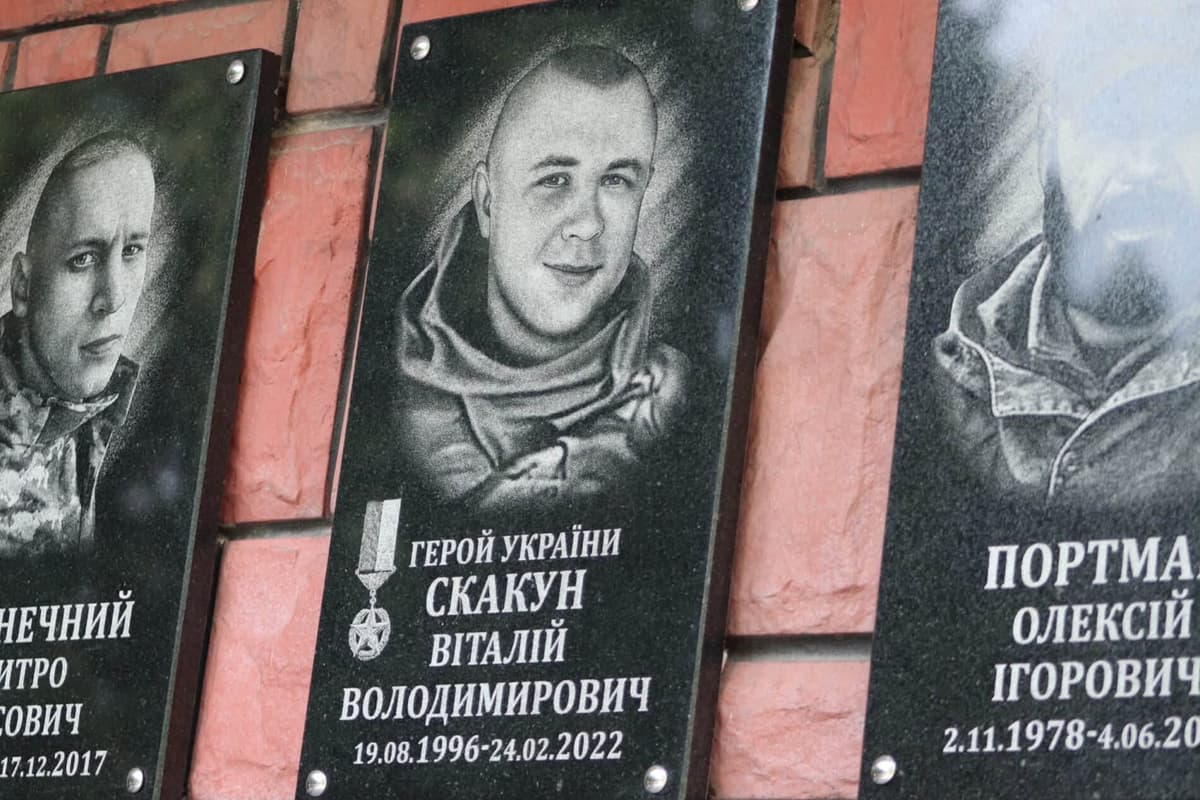 Не вагаючись підірвав міст і зупинив ворога: у Львові вшановують Героя Віталія Скакуна