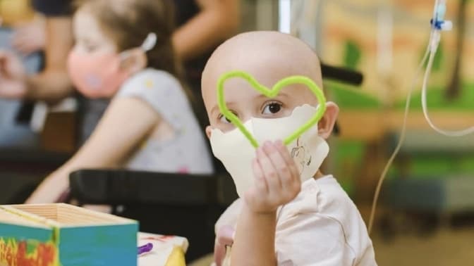 У Львові збирають 2 мільйони гривень на аналізи для дітей з раком. Як долучитися
