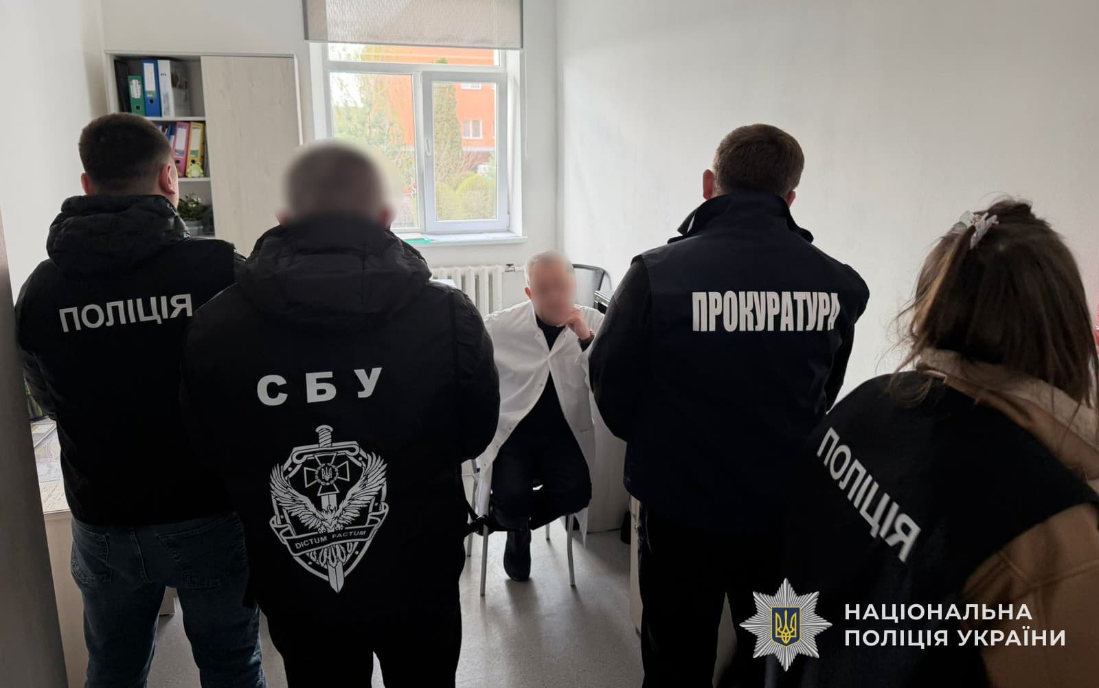 Лікар із Львівщини попався на хабарі / фото Національної поліції України