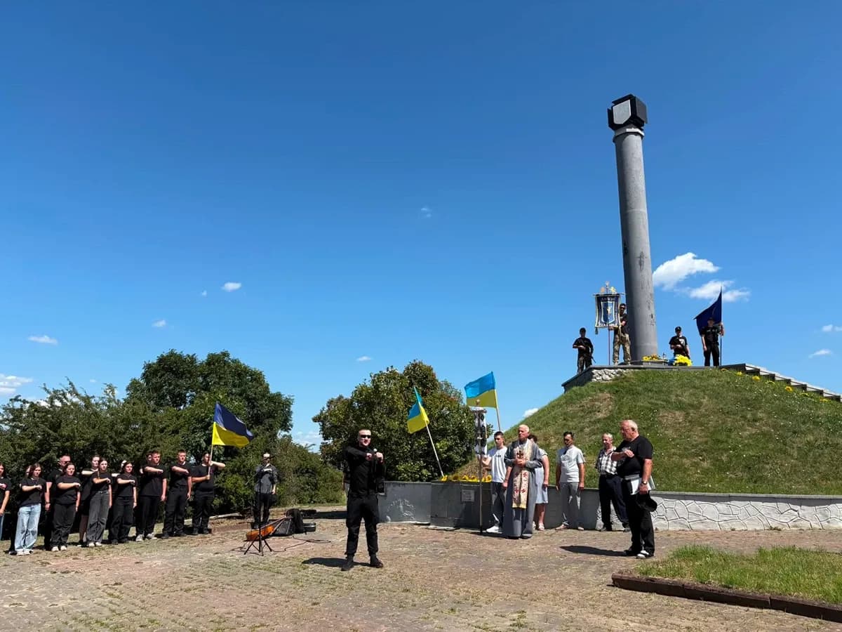 На Львівщині вшанували пам'ять полеглих у "Бродівському оточенні" / фото: ЛОВА