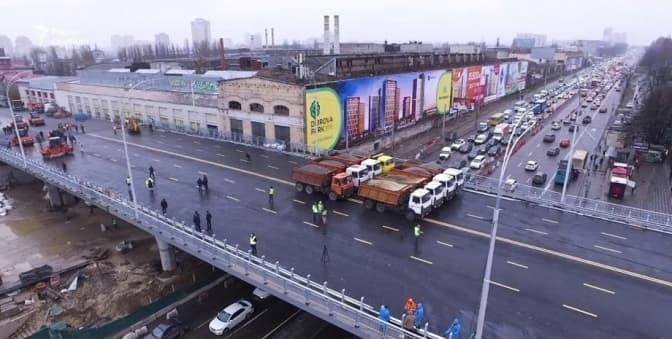 Кияни підтримали петицію про заборону будівництва нових розв’язок, поки не добудують Шулявський шляхопровід