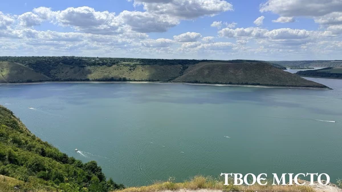 Водоспад, замки та бірюзовий Дністер: маршрут зі Львова на два дні