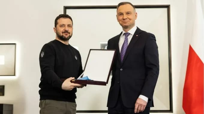 Польща таки позбавила Зеленського своєї найвищої державної нагороди