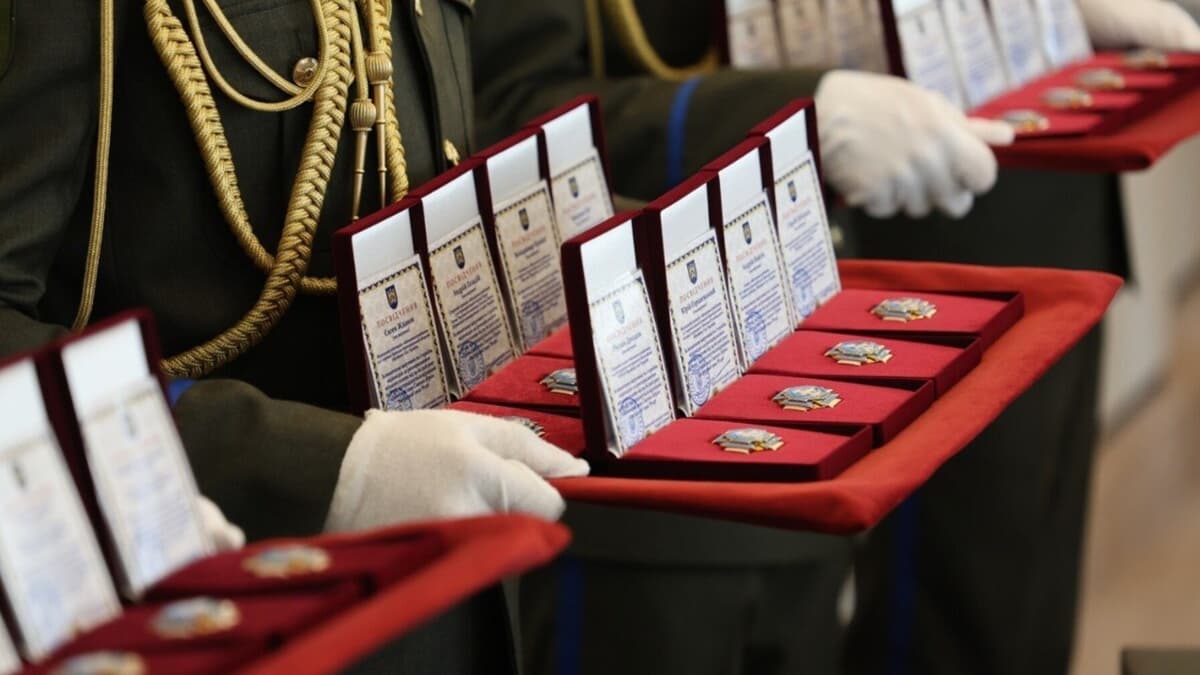 До Дня Конституції у Львові "Почесним знаком святого Юрія" посмертно нагородили 35 військових