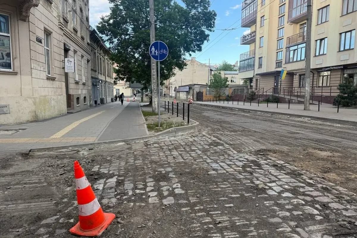 Знайдена бруківка під час ремонту вул. Героїв УПА / Фото: ЛМР