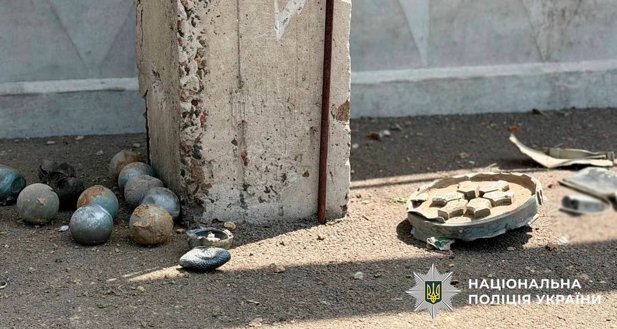 На території підприємства в Оболонському районі столиці виявили касетну частину ракети Х-69: відео