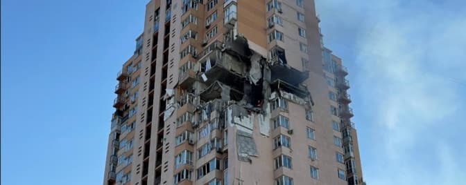 У Києві у багатоверхівку влучила ракета, є руйнування – ДСНС