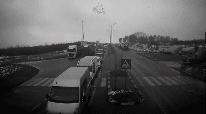 На окремих напрямках при виїзді з Польщі до України виникли черги з авто і вантажівок