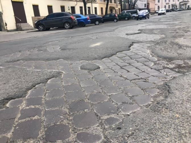 Петиція про бруківку на вулиці Богдана Хмельницького у Львові зібрала необхідні для розгляду підписи