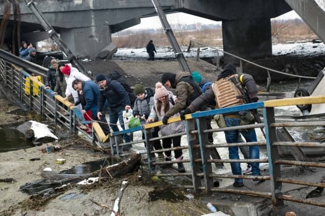 Україна просить Червоний Хрест терміново допомогти з гуманітарними коридорами