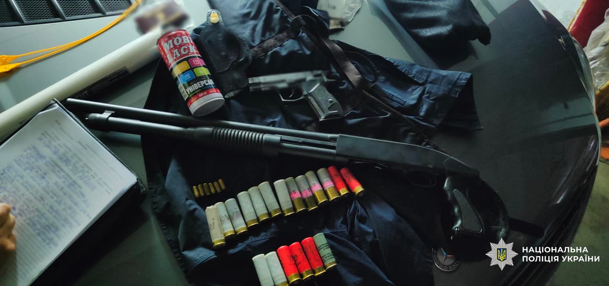 У Києві на Печерську чоловік підстрелив жінку з помпової рушниці: потерпіла у тяжкому стані