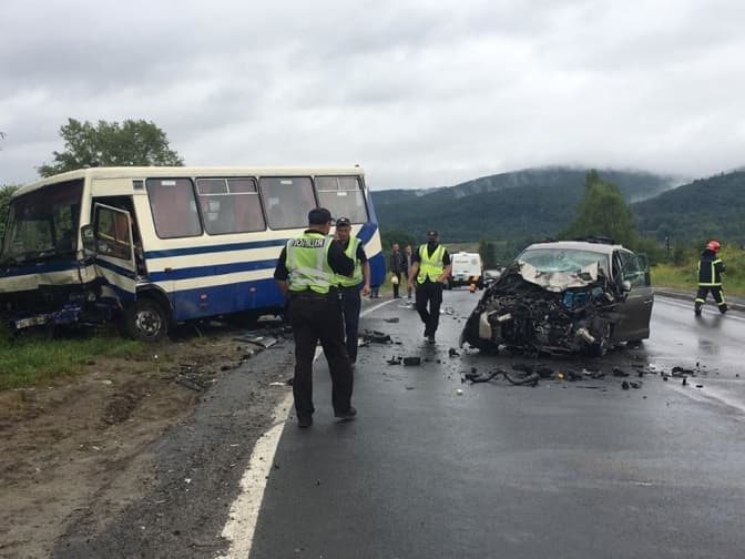 На Львівщині трапилася ДТП за участі автобуса і легковика. Є загиблі